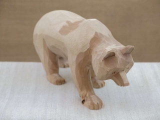 Vyrezávaný medveď